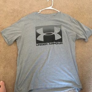 Men’s XL grey under armor athletic tee